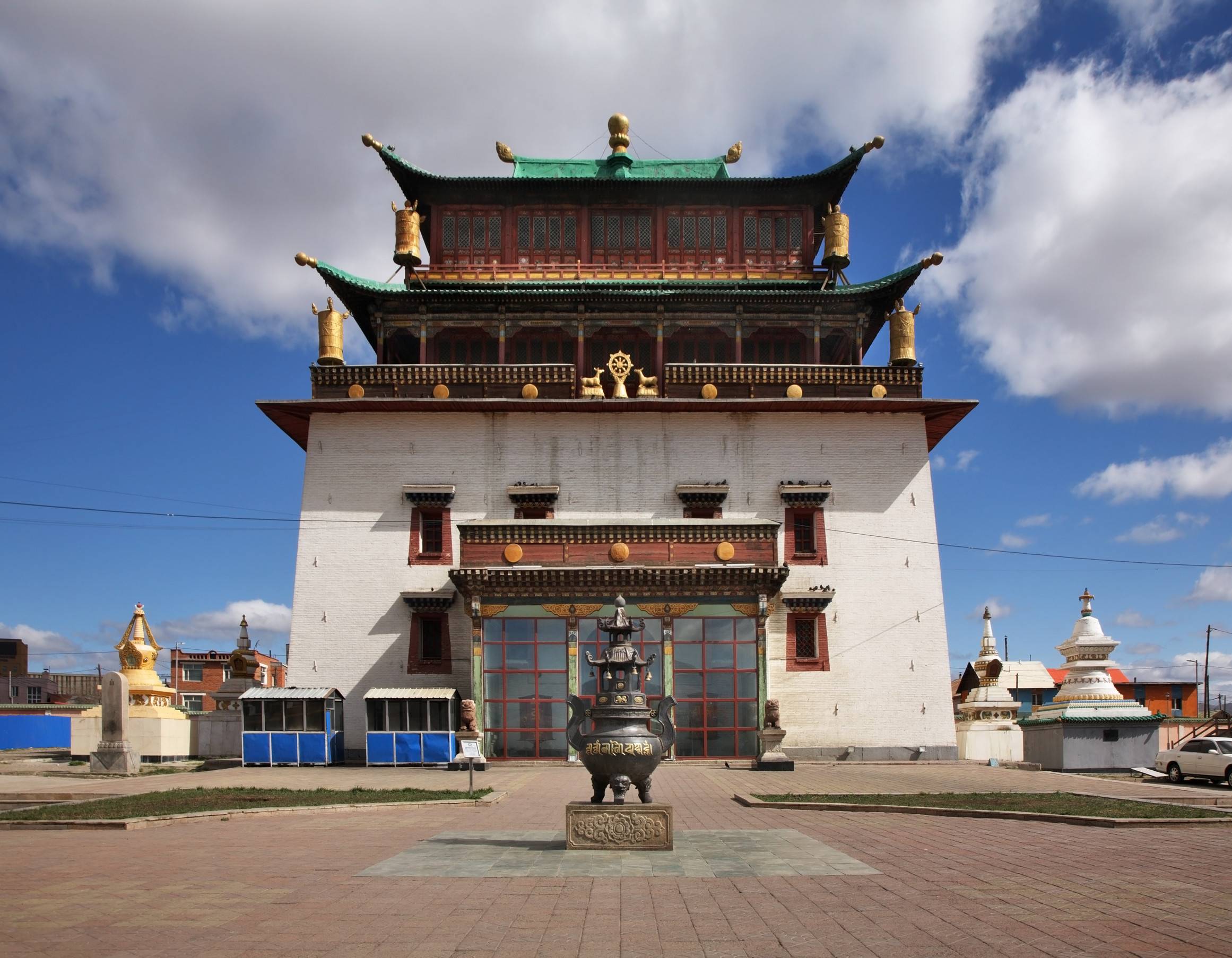 Gandantegchinlen Monastery in Ulaanbaatar